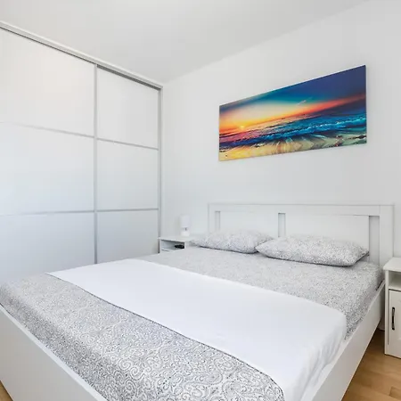 Diva With Free Private Parking Apartament Split