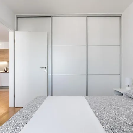 Diva With Free Private Parking Split