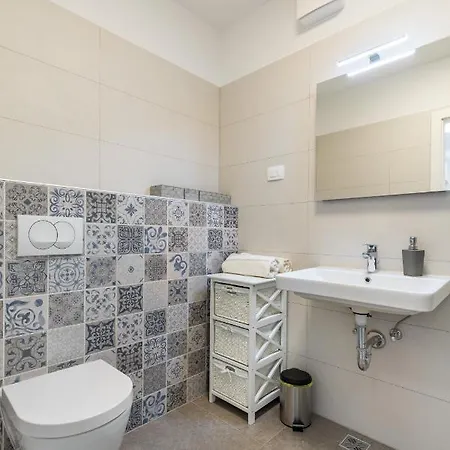 Diva With Free Private Parking