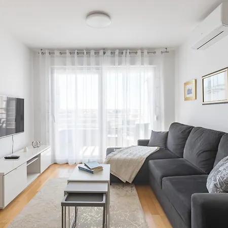 Diva With Free Private Parking Apartament Split