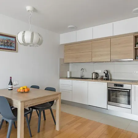 Diva With Free Private Parking Apartment Split